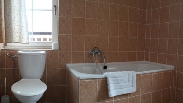 Trojlôžková izba štandard kúpeľňa
