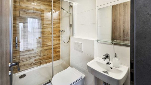 Jednospálňový apartmán podkrovie - kúpeľňa