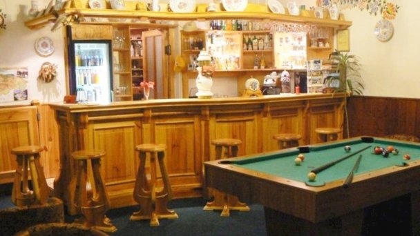 Bar s biliardom