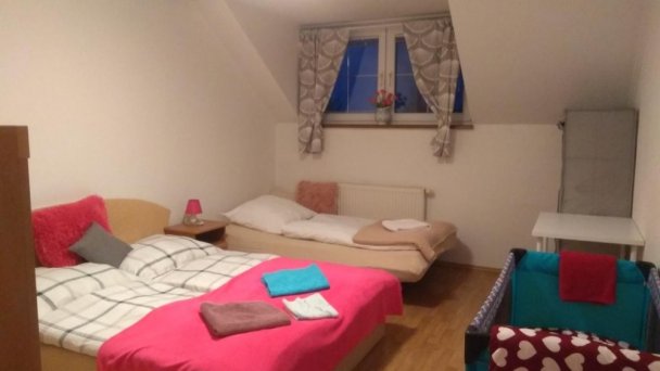 Spálňa v apartmáne na poschodí