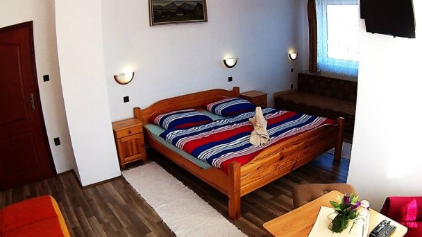 Izba pre 3 osoby s prístelkou a balkónom