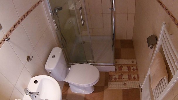 Kúpeľňa pri izbe pre 2 osoby s balkónom