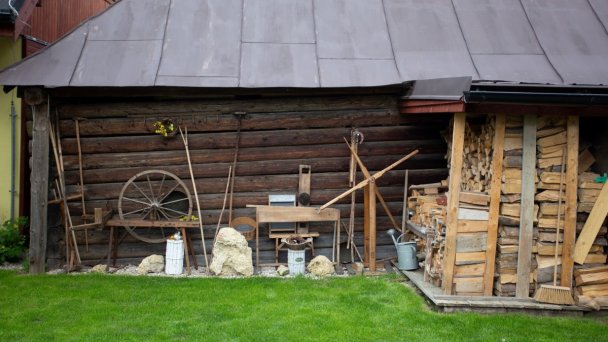 Dvor dovolenkového domu