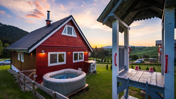 Arctic House 9