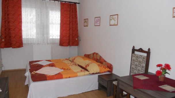 2 lôžková s manželskými posteľami 2 lôžková s manželskými posteľami