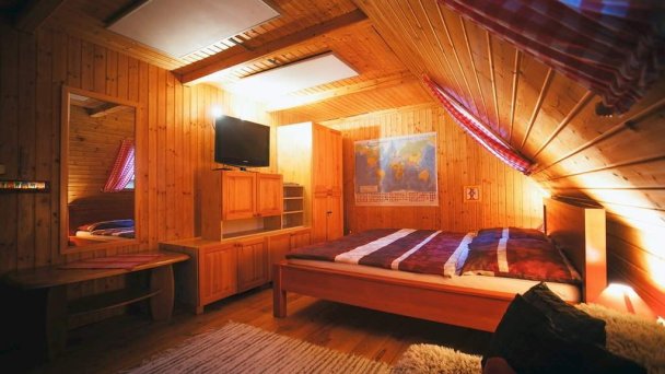 Chaty Reľov a Stromodomček Reľov 57