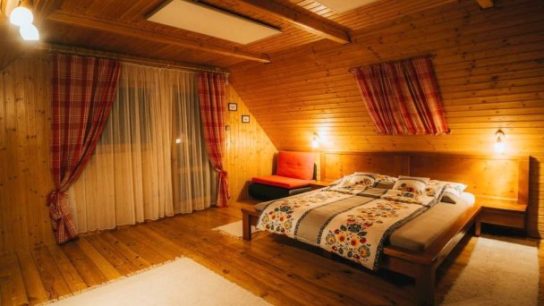 Chaty Reľov a Stromodomček Reľov 54