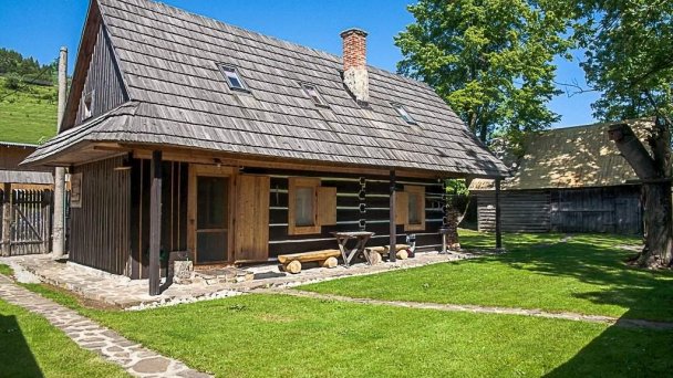 Chaty Reľov a Stromodomček Reľov 83