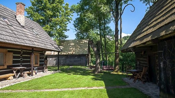 Chaty Reľov a Stromodomček Reľov 80