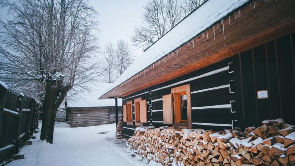 Chaty Reľov a Stromodomček Reľov 76