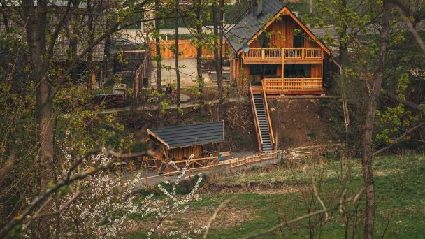 Chaty Reľov a Stromodomček Reľov 35