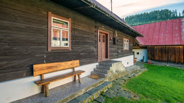Oravská drevenička Lomná 39