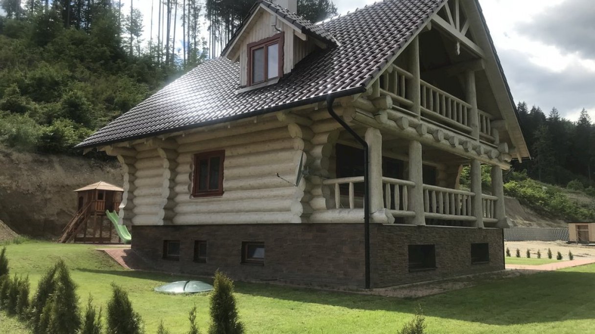 Zrub nad priehradou Valča 1