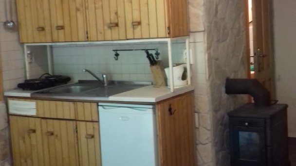 Chatka v rekreačnej oblasti pri lese Sklené Teplice 24