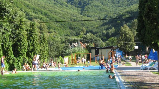 Chatka v rekreačnej oblasti pri lese Sklené Teplice 21