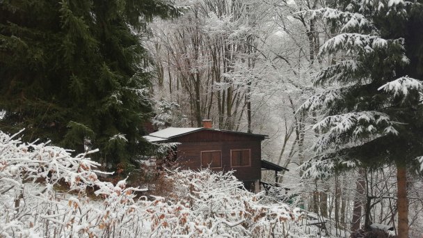 Chatka v rekreačnej oblasti pri lese Sklené Teplice 10