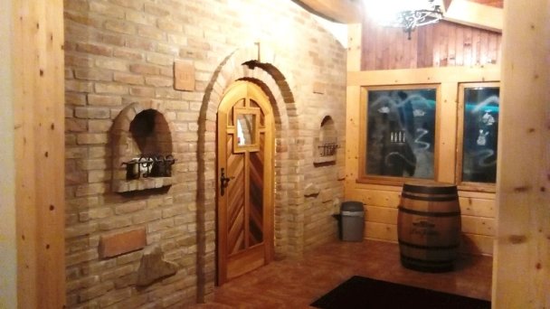 Vínna pivnica Makov 39 Vínna pivnica Makov 39