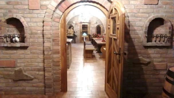 Vínna pivnica Makov 40 Vínna pivnica Makov 40
