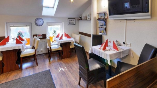 Apart Hotel VILLA IVICA  Záhorská Bystrica 53