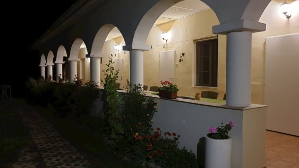 Penziónový domček Emese a Pivničná chatka pri jazere Búč 30