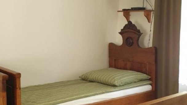 Penziónový domček Emese a Pivničná chatka pri jazere Búč 50