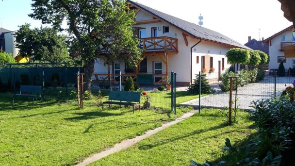Apartmánový dom Flower Bike Štúrovo 24