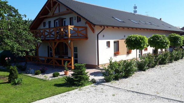 Apartmánový dom Flower Bike Štúrovo 34