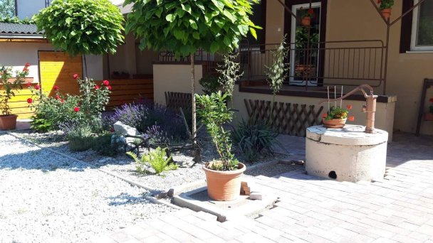 Apartmánový dom Flower Bike Štúrovo 35