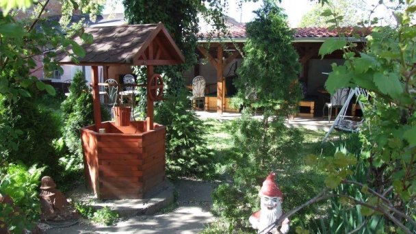 Penzión pod čerešňou, Penzión Sedliacky dvor a Penzión Šipošov dvor Štúrovo 7