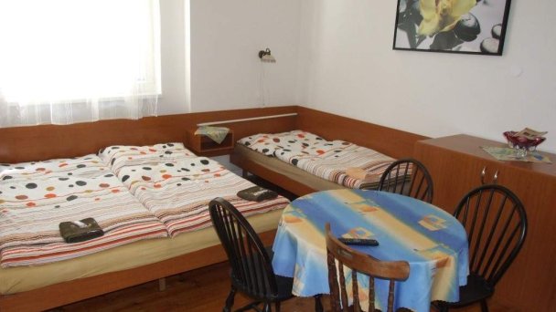 Penzión pod čerešňou, Penzión Sedliacky dvor a Penzión Šipošov dvor Štúrovo 13