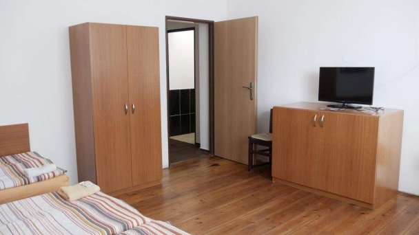 Penzión pod čerešňou, Penzión Sedliacky dvor a Penzión Šipošov dvor Štúrovo 19
