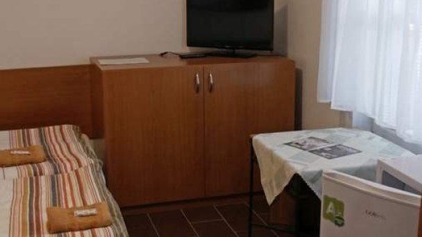 Penzión pod čerešňou, Penzión Sedliacky dvor a Penzión Šipošov dvor Štúrovo 20