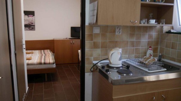 Penzión pod čerešňou, Penzión Sedliacky dvor a Penzión Šipošov dvor Štúrovo 36