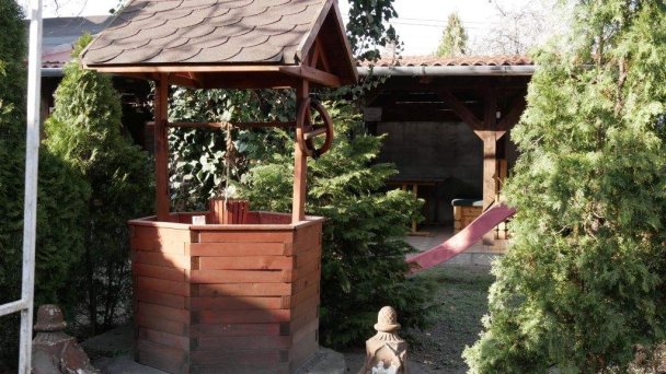 Penzión pod čerešňou, Penzión Sedliacky dvor a Penzión Šipošov dvor Štúrovo 50
