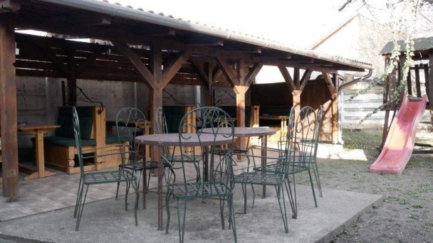 Penzión pod čerešňou, Penzión Sedliacky dvor a Penzión Šipošov dvor Štúrovo 4