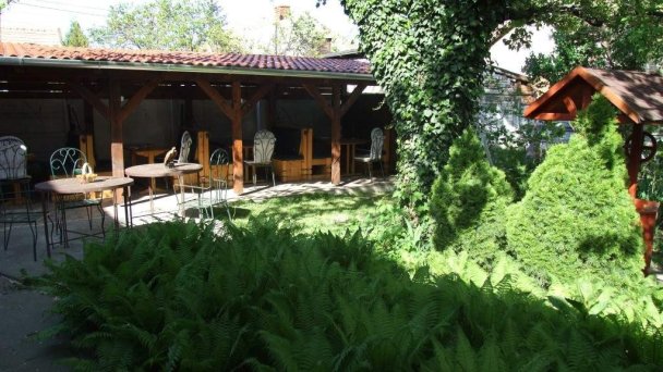 Penzión pod čerešňou, Penzión Sedliacky dvor a Penzión Šipošov dvor Štúrovo 51