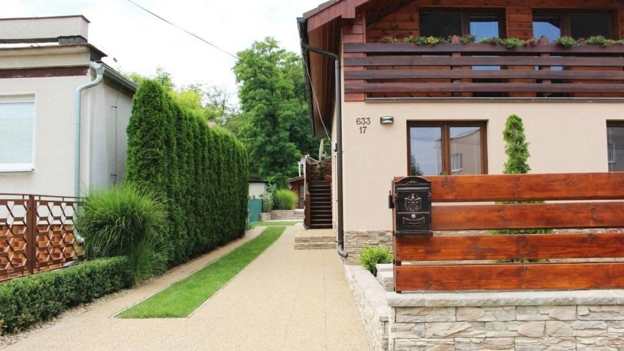 U starej mamy Podhájska 1 U starej mamy Podhájska 1