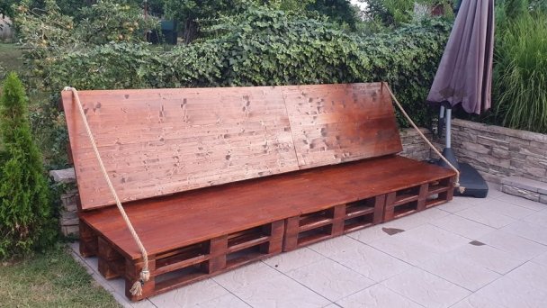 U starej mamy Podhájska 33