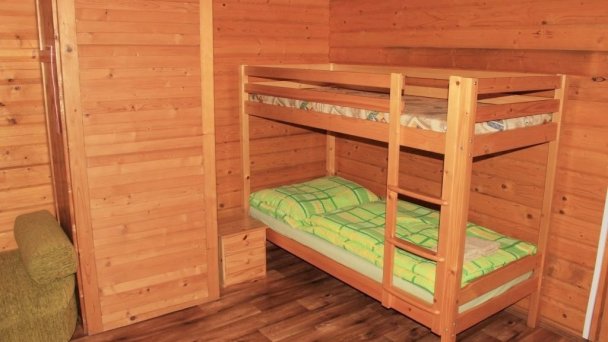 U starej mamy Podhájska 18