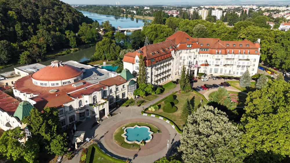 Hotel Thermia Palace a kúpele Irma