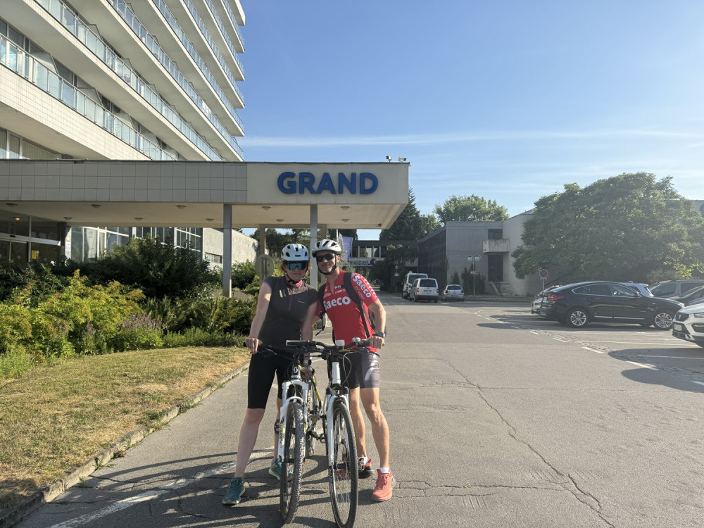 Paula a Peter Sorgerovci na bicykloch v Piešťanoch pred LD Grand